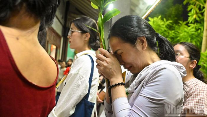 Không khí trang nghiêm tại các chùa ở Thành phố Hồ Chí Minh trong mùa Vu Lan, dịp để mỗi người hướng về gia đình và trọn vẹn đạo hiếu.