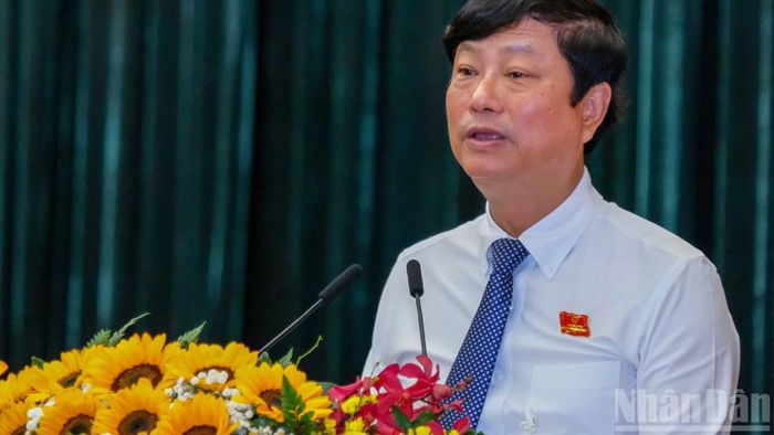 Đồng chí Võ Văn Minh phát biểu bế mạc kỳ họp. (Ảnh: THẾ ANH)