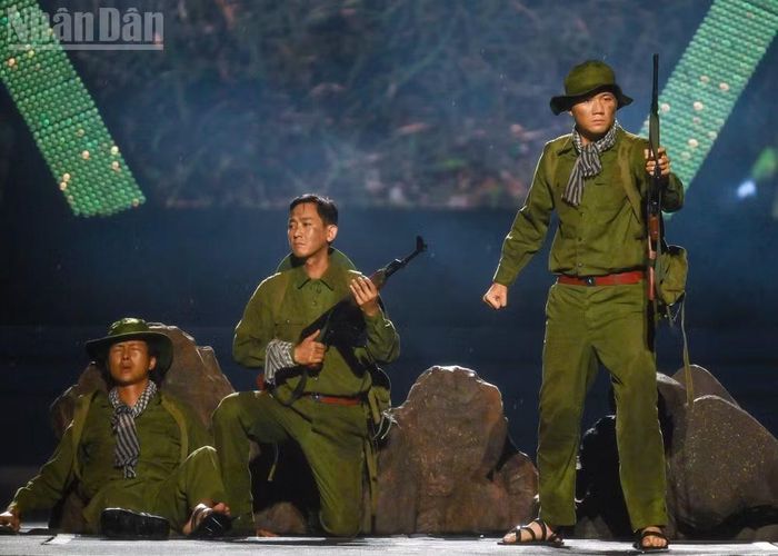 Một cảnh trong đoạn kịch. (Ảnh: THỦY NGUYÊN)