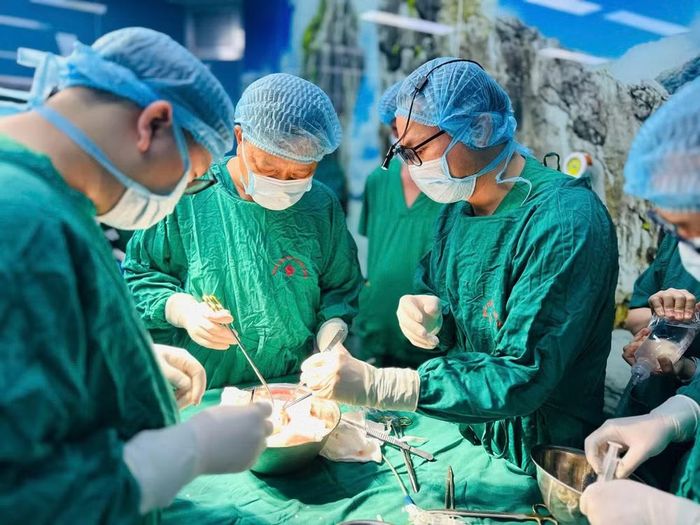 Ca ghép cho bệnh nhân được thực hiện vào khoảng 9 giờ sáng 18/7.