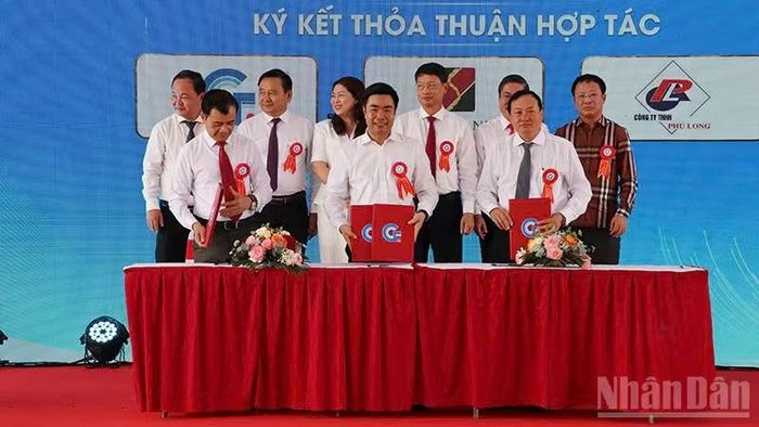 Chủ đầu tư Dự án Khu công nghiệp Tam Anh 1 ký kết thỏa thuận hợp tác với các đơn vị. (Ảnh: QV)