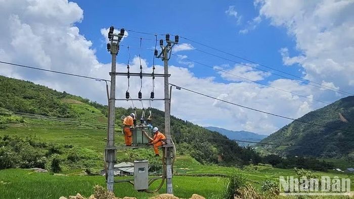 Thi công san tải và luân chuyển trạm biến áp, tối ưu hóa năng lực vận hành của lưới điện trước cao điểm lễ.