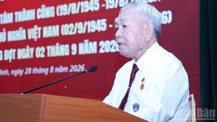 Đồng chí Thái Văn Cư đại diện cho đảng viên nhận Huy hiệu Đảng đợt này phát biểu tại buổi lễ. (Ảnh: VƯƠNG LÊ)