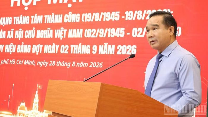 Đồng chí Nguyễn Văn Được, Ủy viên Trung ương Đảng, Bí thư Đảng ủy, Chủ tịch Ủy ban nhân dân Thành phố Hồ Chí Minh phát biểu tại buổi lễ. (Ảnh: VƯƠNG LÊ)