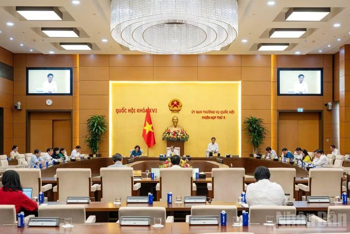 Phó Chủ tịch Quốc hội Nguyễn Doãn Anh điều hành phiên họp. (Ảnh: THỦY NGUYÊN)