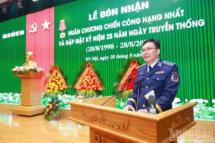 Trung tướng Lê Đình Cường, Tư lệnh Cảnh sát biển Việt Nam, trình bày diễn văn tại buổi lễ. (Ảnh: ĐỨC TĨNH)
