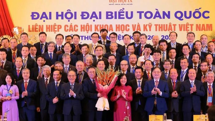 Các đại biểu chụp ảnh lưu niệm tại Đại hội. (Ảnh: BÍCH LIÊN)