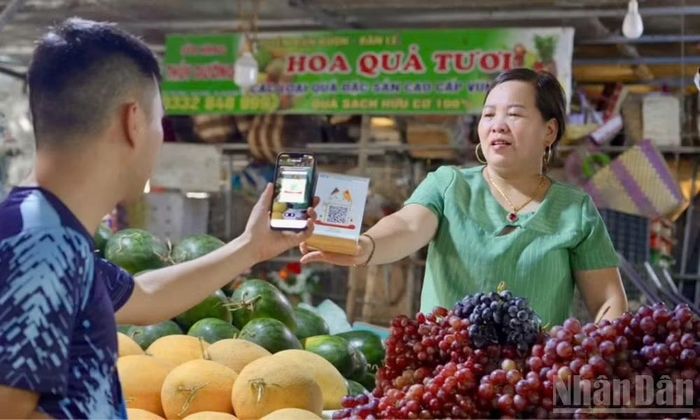 Chuyển đổi số lan tỏa sâu rộng vào đời sống thường nhật, đưa người dân trở thành chủ thể thụ hưởng tiện ích số và đồng sáng tạo các giá trị phát triển mới. (Ảnh: TRẦN HẢI)
