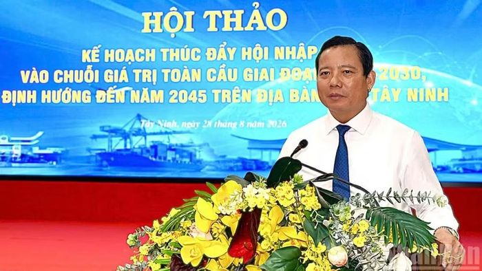 Phó Chủ tịch Ủy ban nhân dân tỉnh Tây Ninh Phạm Tấn Hòa phát biểu tại hội thảo.