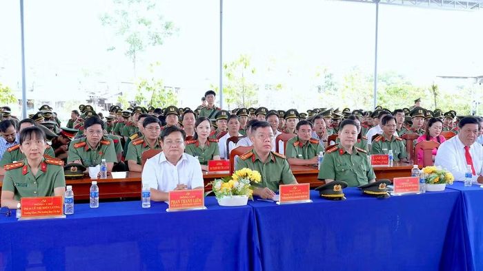 Các đại biểu tham dự lễ tổng kết. (Ảnh: HỮU ĐỆ)