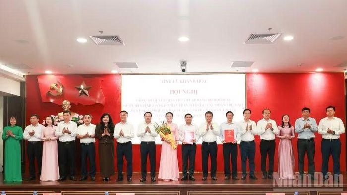 Các đồng chí tham gia Ban Chấp hành Đảng bộ Hội đồng nhân dân tỉnh nhiệm kỳ 2025-2030. (Ảnh: Vũ Tân)
