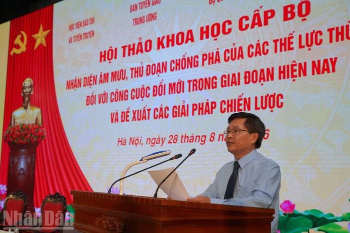 Đồng chí Vũ Trọng Hà giới thiệu chương trình hội thảo. (Ảnh: HẢI ĐĂNG)