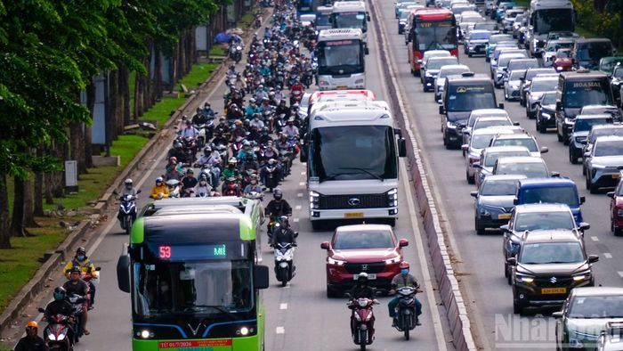Nhiều gia đình lựa chọn về quê hoặc đi du lịch trong kỳ nghỉ lễ Quốc khánh 2/9 kéo dài 5 ngày.