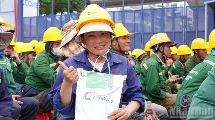 Niềm vui của công nhân tại các công trường khi tham dự Coteccons day 2026.