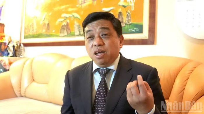 Ông Trần Phú Thuận tâm đắc với nhiều điểm trong Nghị quyết. (Ảnh: THANH TRAI)