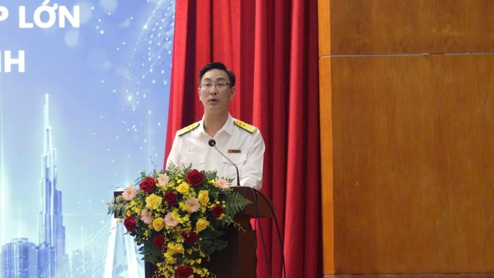 Ông Đoàn Minh Dũng, Trưởng Thuế Thành phố Hồ Chí Minh phát biểu ý kiến tại hội nghị. (Ảnh: L.T)