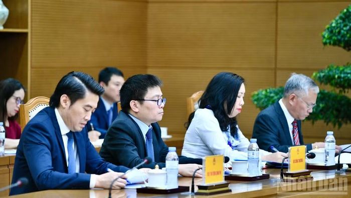 Lãnh đạo một số bộ, ngành Việt Nam tham dự cuộc điện đàm. (Ảnh: THANH GIANG)
