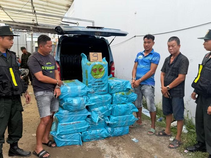 Các đối tượng cùng tang vật bị cơ quan chức năng phát hiện, bắt giữ. (Ảnh: Công an cung cấp)