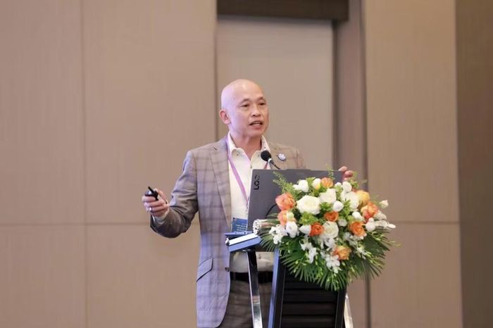 Tiến sĩ Litjen (L.J.) Tan.