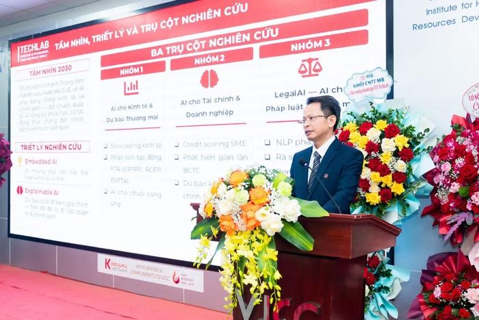 Phó giáo sư, Tiến sĩ Bùi Thu Lâm, Chủ tịch Hội đồng Khoa học FTU Tech Lab chia sẻ về mục tiêu và kế hoạch hoạt động trong thời gian tới. (Ảnh: FTU)