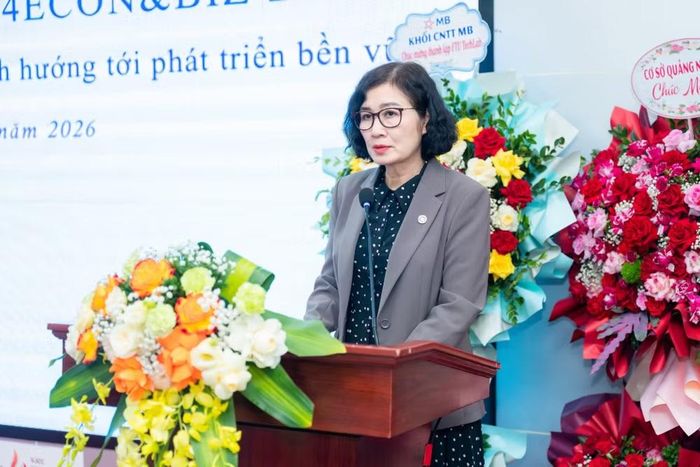  Phó giáo sư, Tiến sĩ Lê Thị Thu Thủy, Chủ tịch Hội đồng Khoa học và Đào tạo phát biểu khai mạc hội thảo. ﻿(Ảnh: FTU) 
