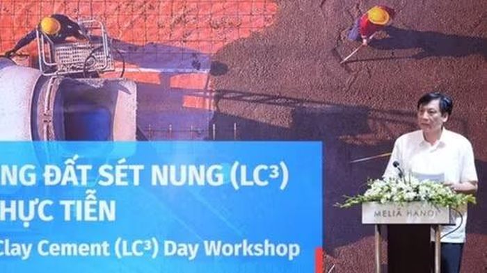 Ông Hoàng Hữu Tân, Phó Vụ trưởng Vụ Khoa học, Công nghệ, Môi trường và Vật liệu xây dựng, Bộ Xây dựng. (Ảnh: Ban tổ chức)