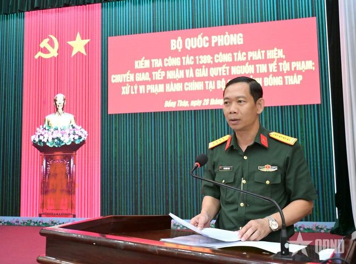 Đại tá Bùi Hoàng Anh, Phó cục trưởng Cục pháp chế Bộ Quốc phòng báo cáo tổng hợp kết quả kiểm tra.