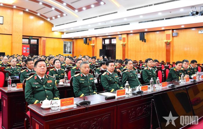 Các đại biểu dự buổi lễ.