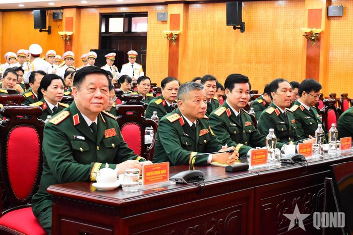 Đại tướng Nguyễn Trọng Nghĩa và các đại biểu tại buổi lễ.
