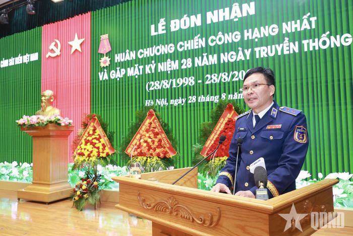 Trung tướng Lê Đình Cường, Tư lệnh Cảnh sát biển Việt Nam trình bày diễn văn tại buổi lễ. 