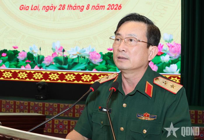 Trung tướng Lê Minh Quang, Bí thư Đảng ủy, Chính ủy Quân đoàn 34 phát biểu. 