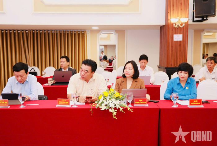  Các đại biểu dự hội thảo.