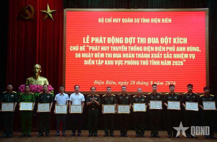 Các tập thể, cá nhân được nhận khen thưởng của Quân khu 2, UBND tỉnh và Bộ CHQS tỉnh Điện Biên. 