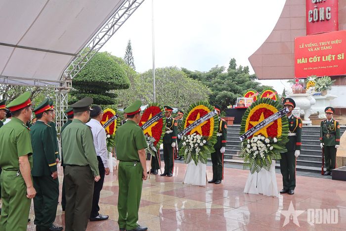 Quang cảnh buổi lễ. 