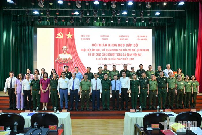 Các đại biểu dự hội thảo.  