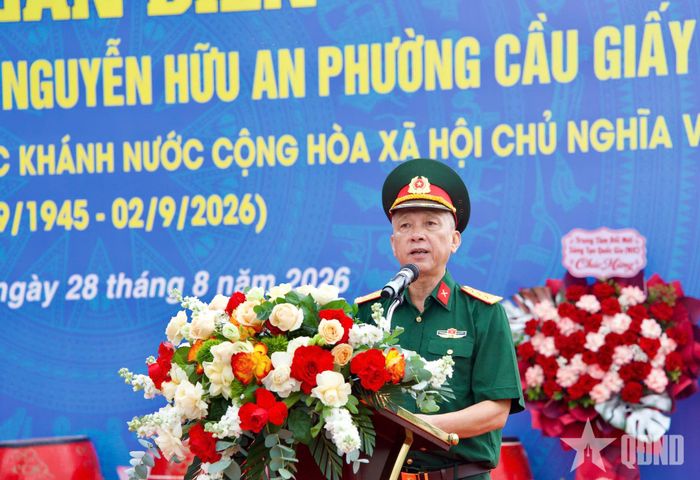 Cựu chiến binh Nguyễn Tuấn Anh, con trai Thượng tướng, Anh hùng LLVT nhân dân Nguyễn Hữu An phát biểu tại buổi lễ.