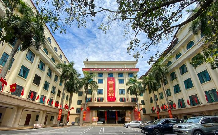 Khuôn viên bên trong Trường Đại học Văn hóa Nghệ thuật Quân đội. Ảnh: Trường Đại học Văn hóa Nghệ thuật Quân đội 
