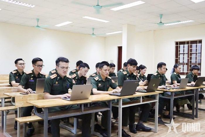 Các học viên Lào theo học ngành báo chí tại Trường Đại học Văn hóa Nghệ thuật Quân đội. Ảnh: qdnd.vn