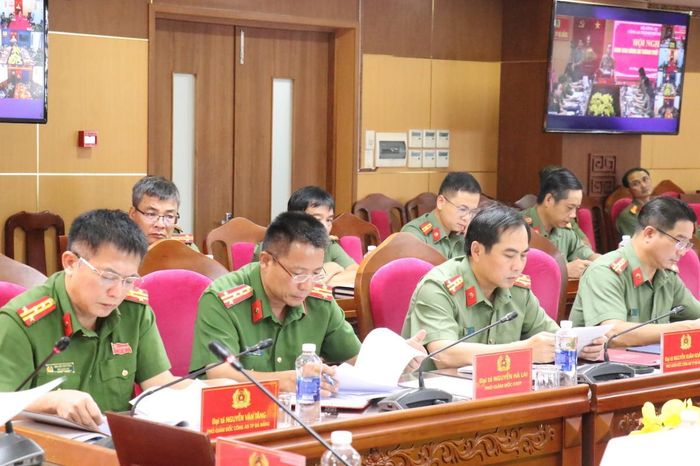 Các đồng chí lãnh đạo Ban Giám đốc dự hội nghị