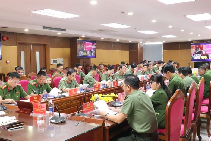 Các đồng chí lãnh đạo Ban Giám đốc và lãnh đạo các phòng nghiệp vụ tham dự hội nghị