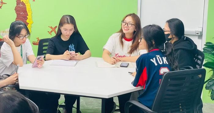 Sinh viên làm việc nhóm. Ảnh minh họa