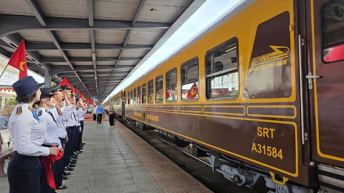  Khai trương đoàn tàu “Phong Nha - Cố đô Huế: Hành trình di sản thế giới” 