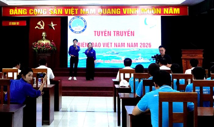  Giao lưu văn nghệ. Ảnh: XUÂN QUỲNH 