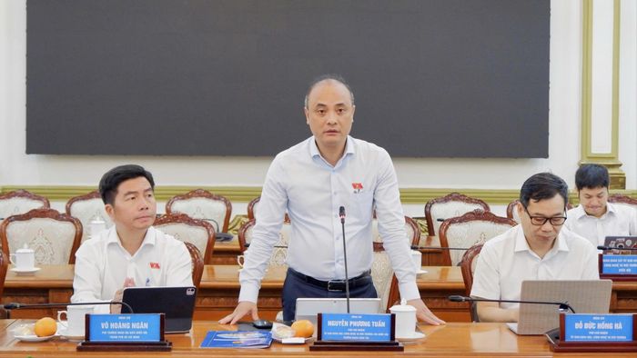  Phó Chủ nhiệm Ủy ban KHCN-MT của Quốc hội Nguyễn Phương Tuấn phát biểu kết luận. 