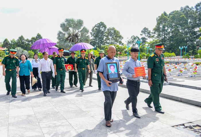  Hoàn thành công tác cất bốc hài cốt liệt sĩ Trần Quỳnh 