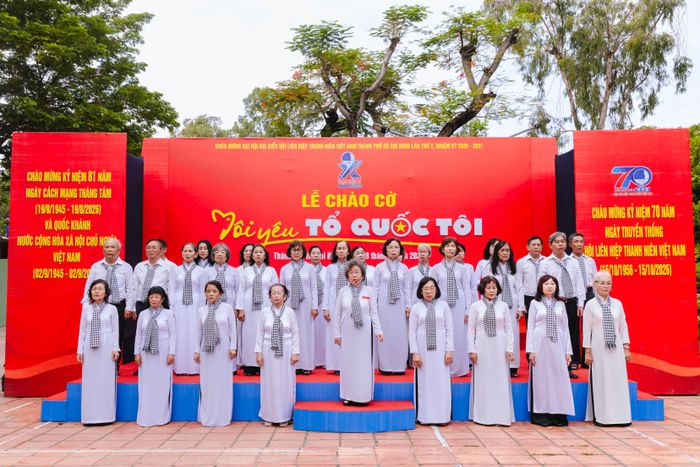  Tiết mục văn nghệ do các thành viên Câu lạc bộ Truyền thống Thành Đoàn thể hiện 
