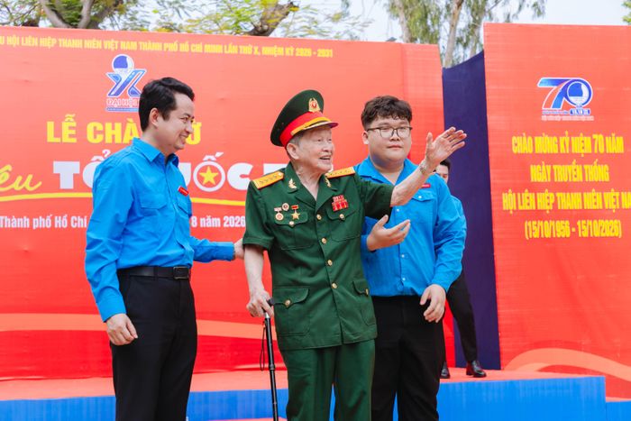  Bác Tư Cang giao lưu truyền thống với thanh niên TPHCM 