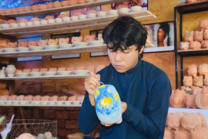  Không gian của gốm Bình Dương tại THPT Võ Thị Sáu. 