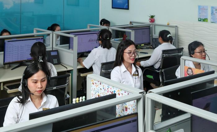  Đội ngũ Trung tâm chăm sóc khách hàng EVNSPC trực 24/7, sẵn sàng tiếp nhận, xử lý thông tin của khách hàng xuyên suốt kỳ nghỉ lễ 