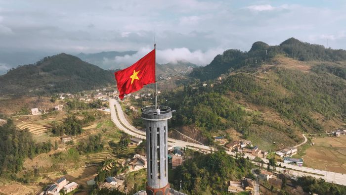  Việt Nam tươi đẹp trong MV 
